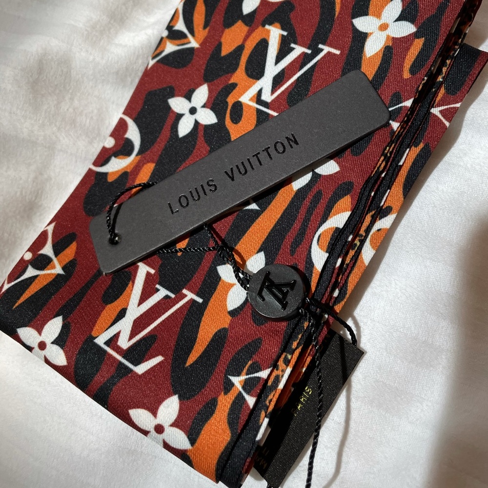 Silk bandeau. Purse, hair, scarf